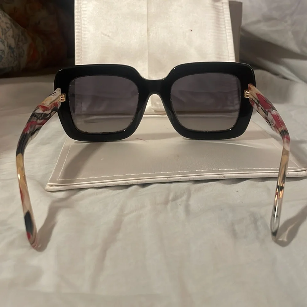 Authentic Burberry sunglasses. B 4284 3803/13 520022. Black square glasses - Picture 3 of 7
